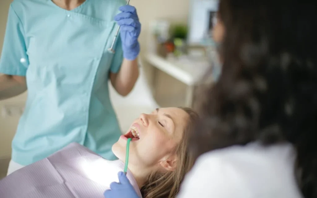 How Dentists Spot Cracks Rochdale